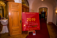 Laden Sie das Bild in den Galerie-Viewer, 2019